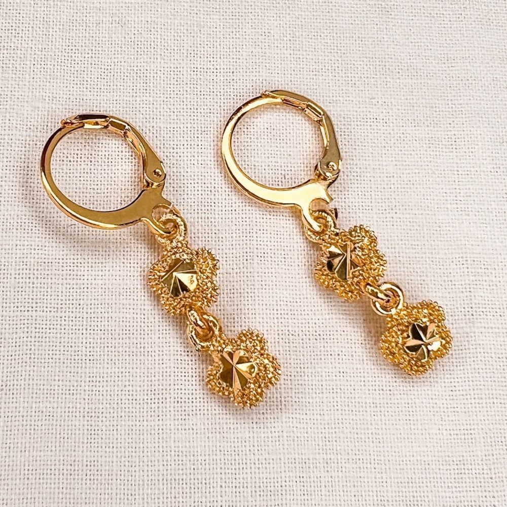 🌟 14K Textured Floral Dangle Hoops 🌟
